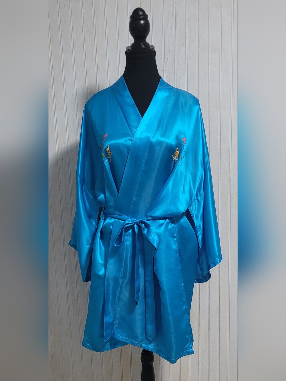 Vintage 1980s Esme Embroidered Pagoda Satin Lounge Robe Blue Size XL